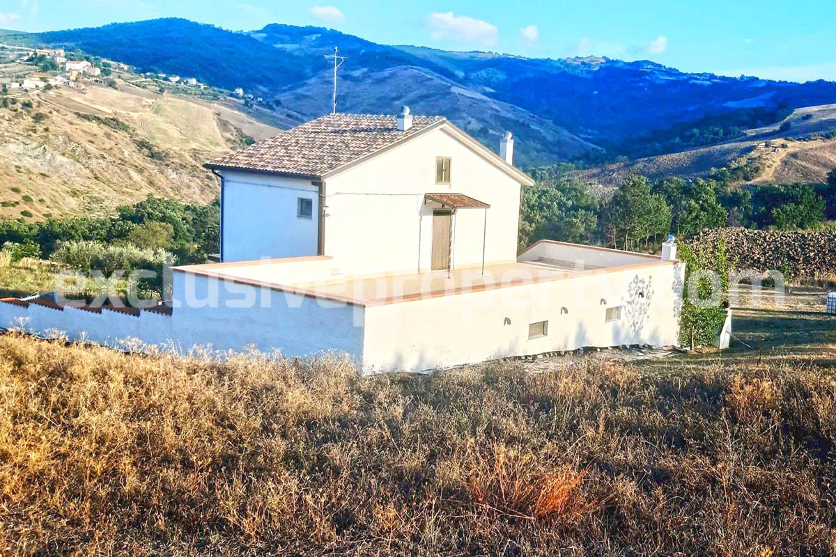 Country house with land garage and terrace for sale in Molise 33