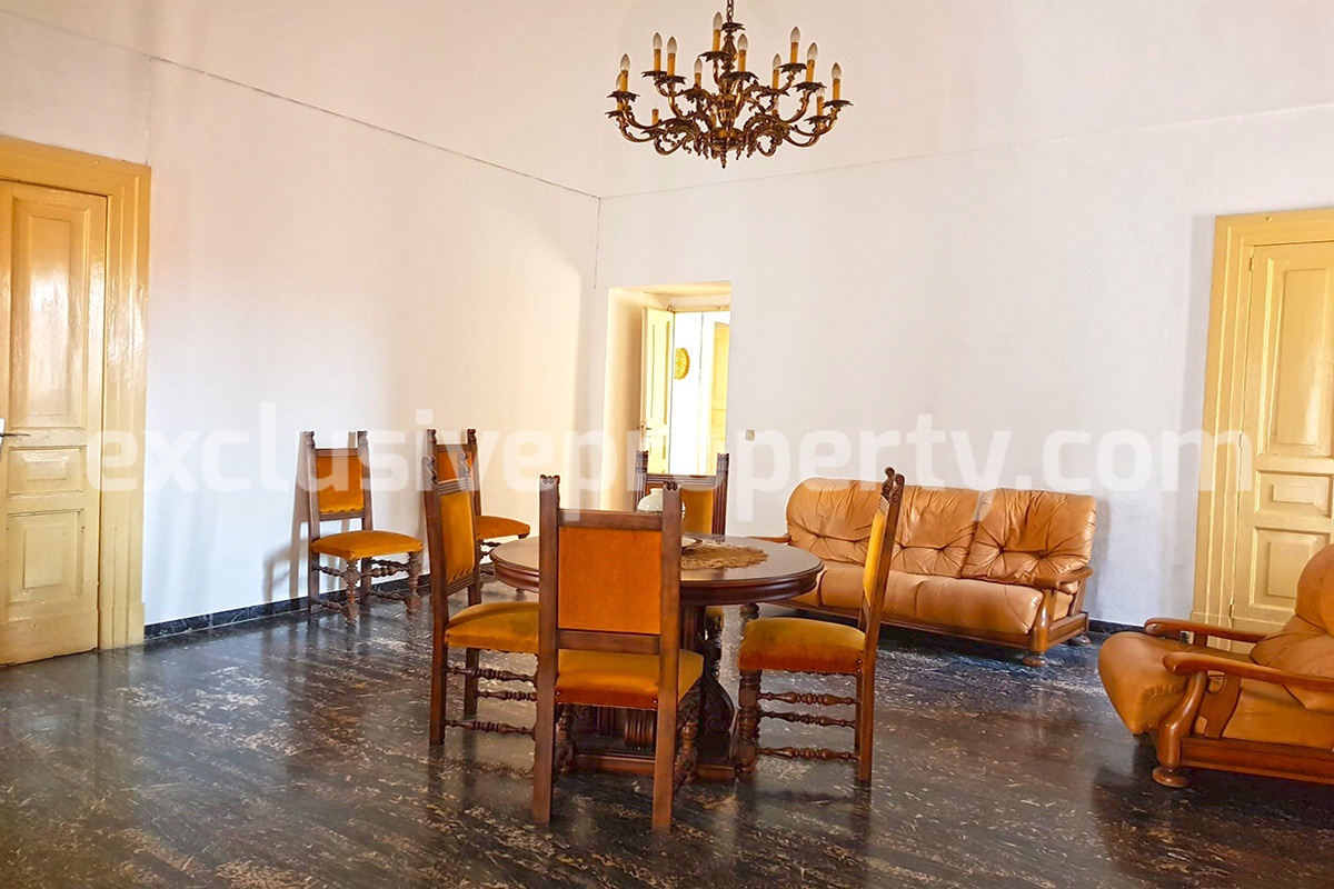 Historic stone house renovated with period details for sale in Molise - Italy 4