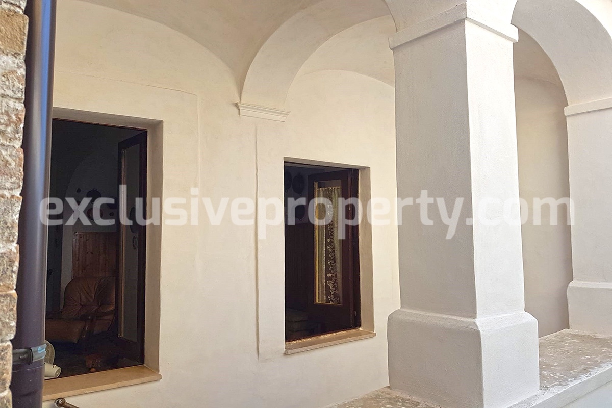 Historic stone house renovated with period details for sale in Molise - Italy 17