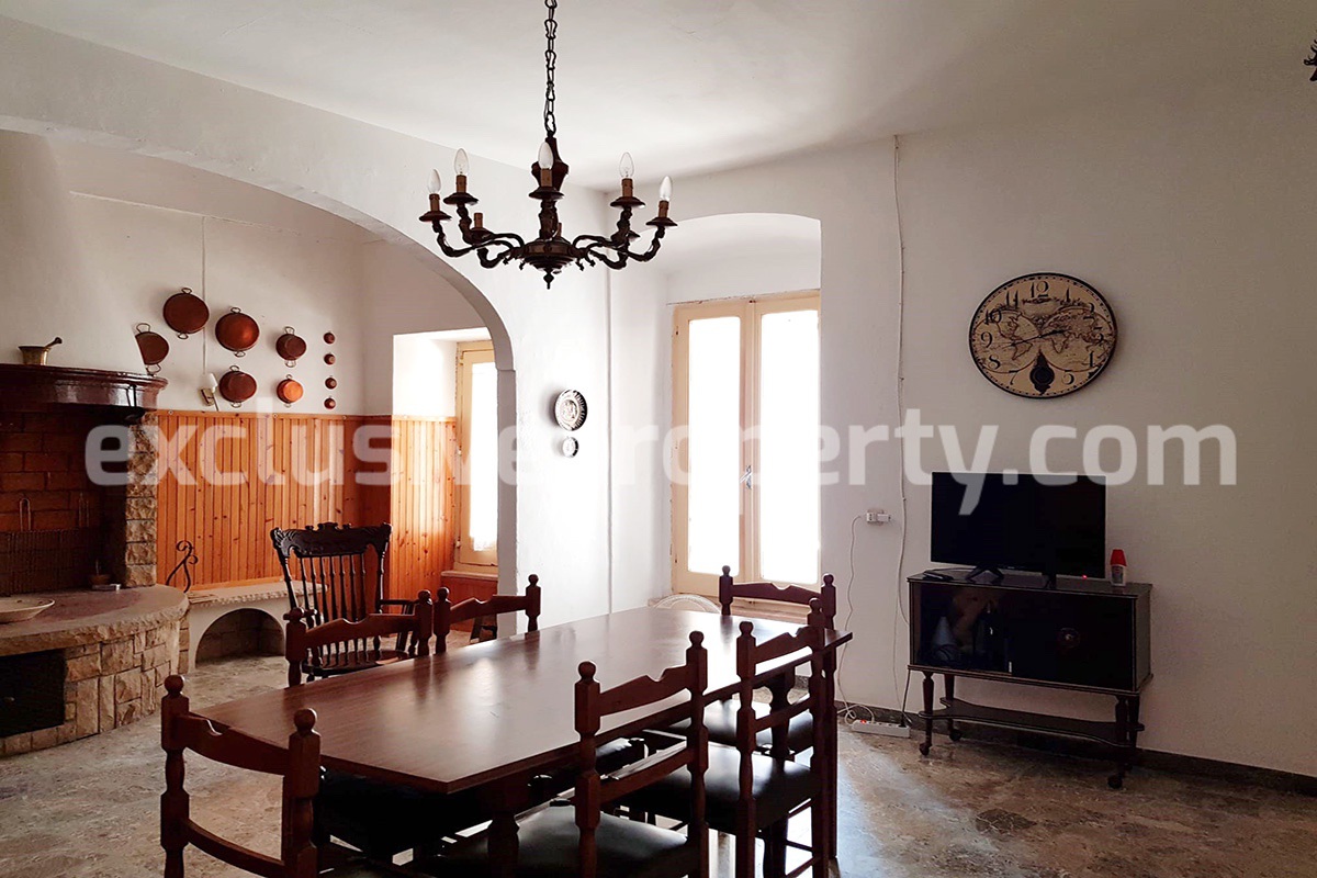 Historic stone house renovated with period details for sale in Molise - Italy 9