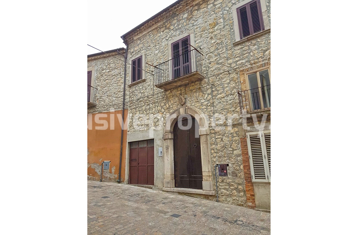 Historic stone house renovated with period details for sale in Molise - Italy 3