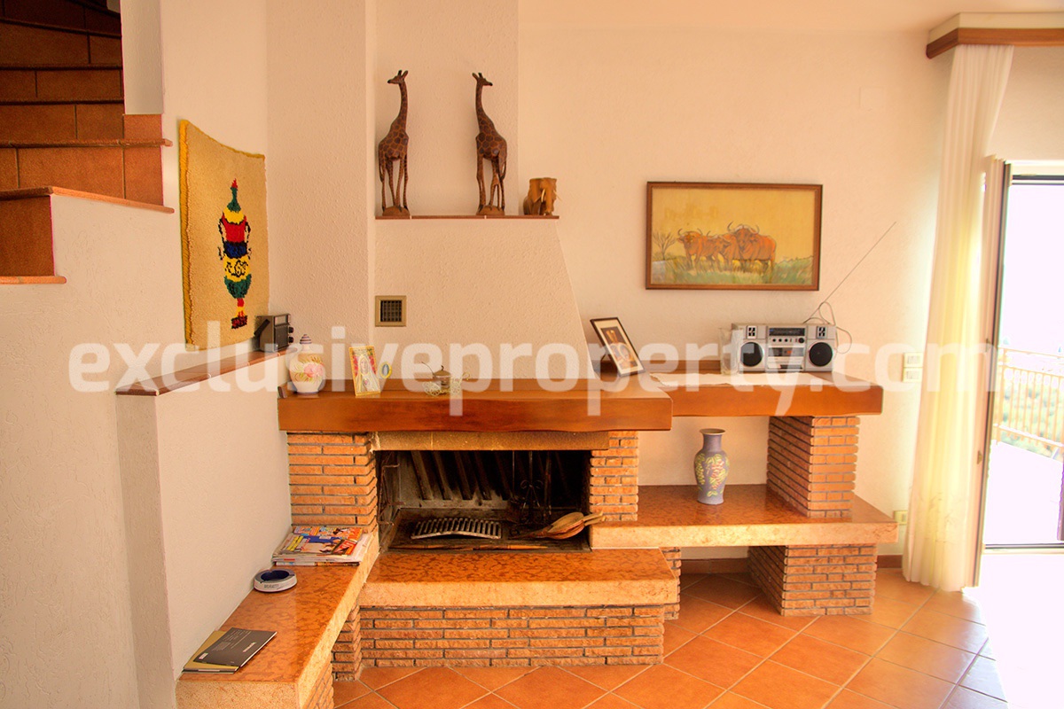 Character house with garden terrace and garage for sale in Molise 7