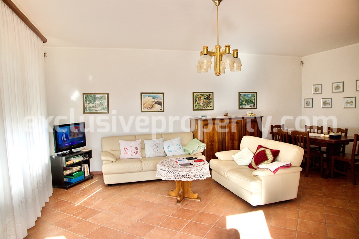 Character house with garden terrace and garage for sale in Molise 8