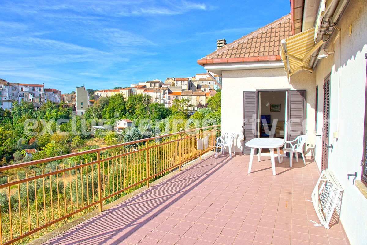 Character house with garden terrace and garage for sale in Molise 11