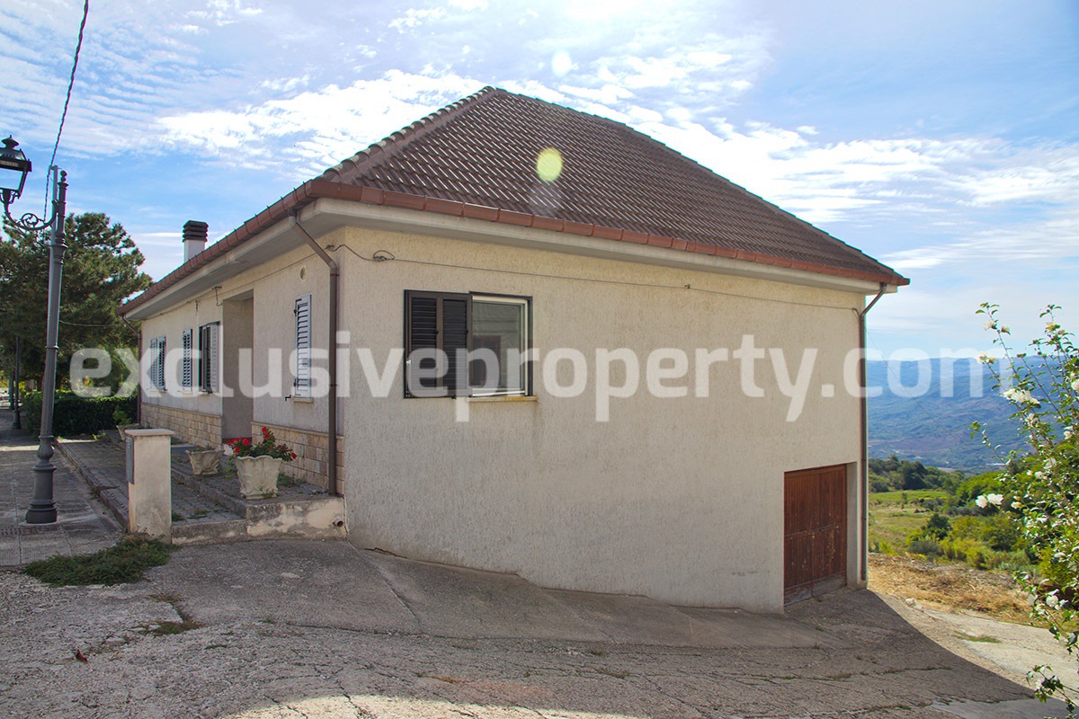 Character house with garden terrace and garage for sale in Molise 2