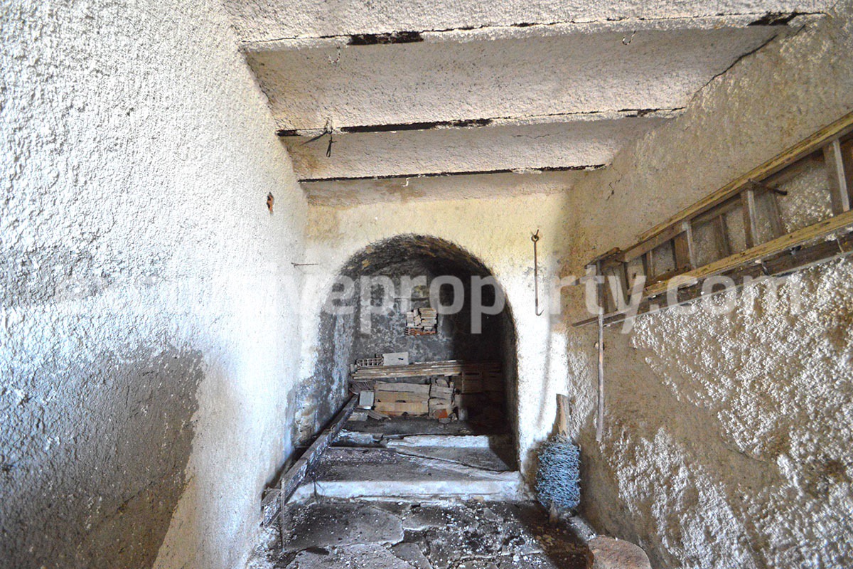 Ancient house with cellar garage and panoramic view for sale in Molise
