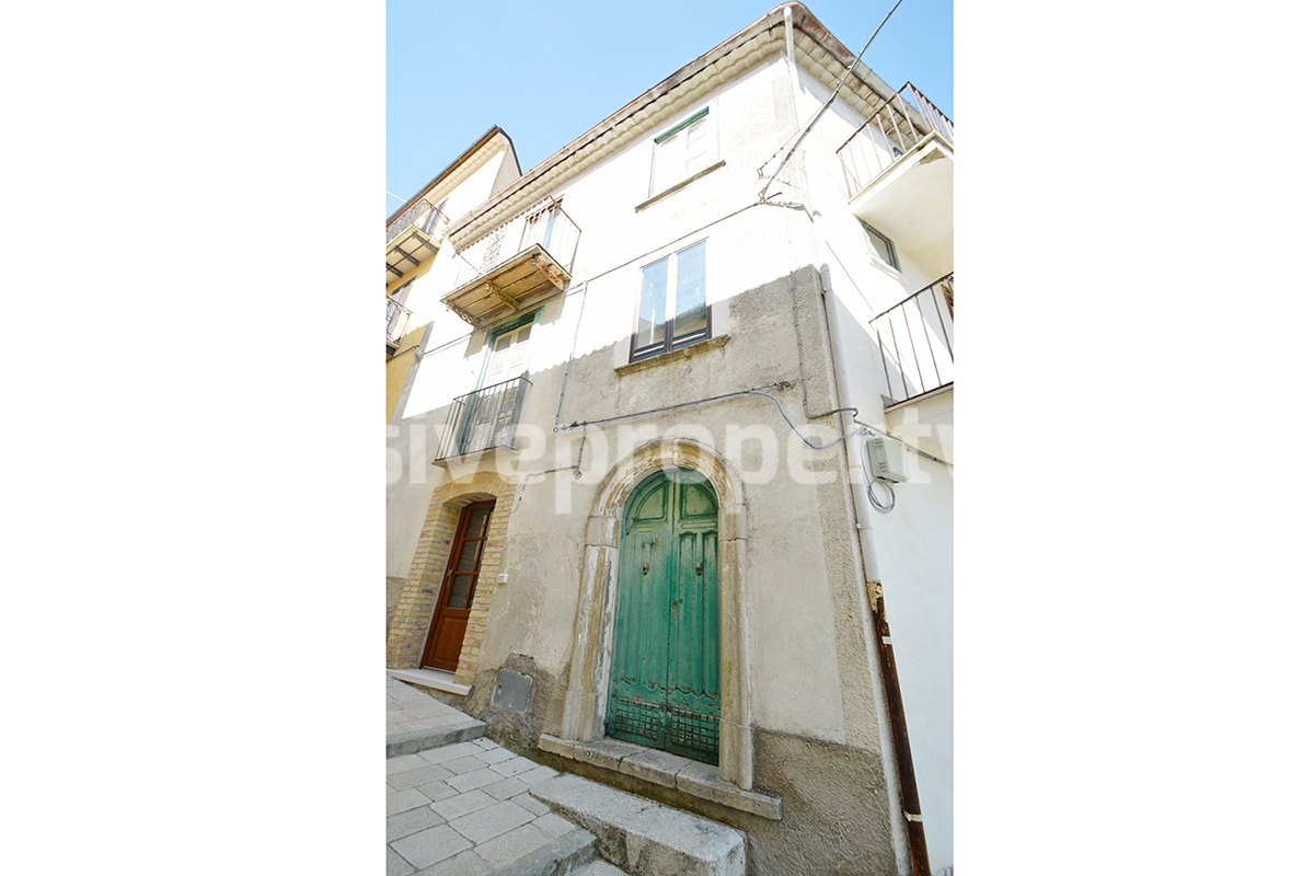 Ancient house with cellar garage and panoramic view for sale in Molise