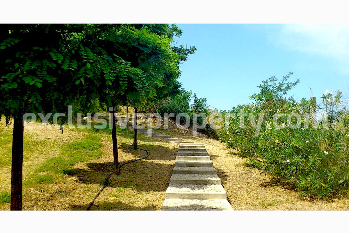 Villa a few steps from the sea with garden for sale in Italy 6