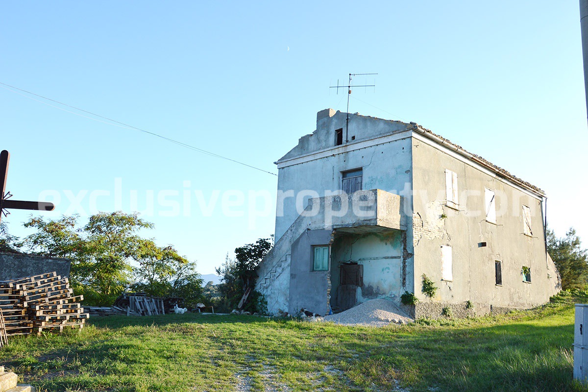 Two storey country house for sale in Atessa- Abruzzo - Italy