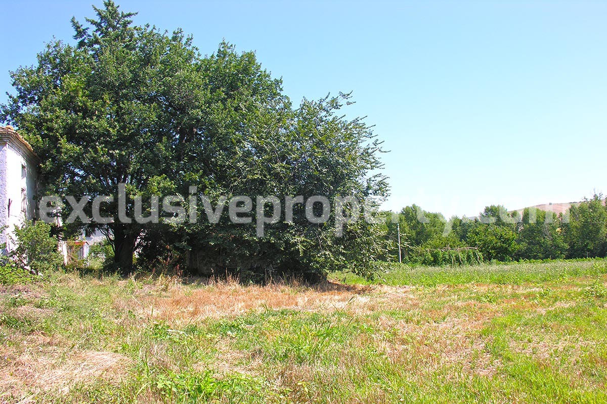 Country house with garage and land for sale in Abruzzo - Atessa