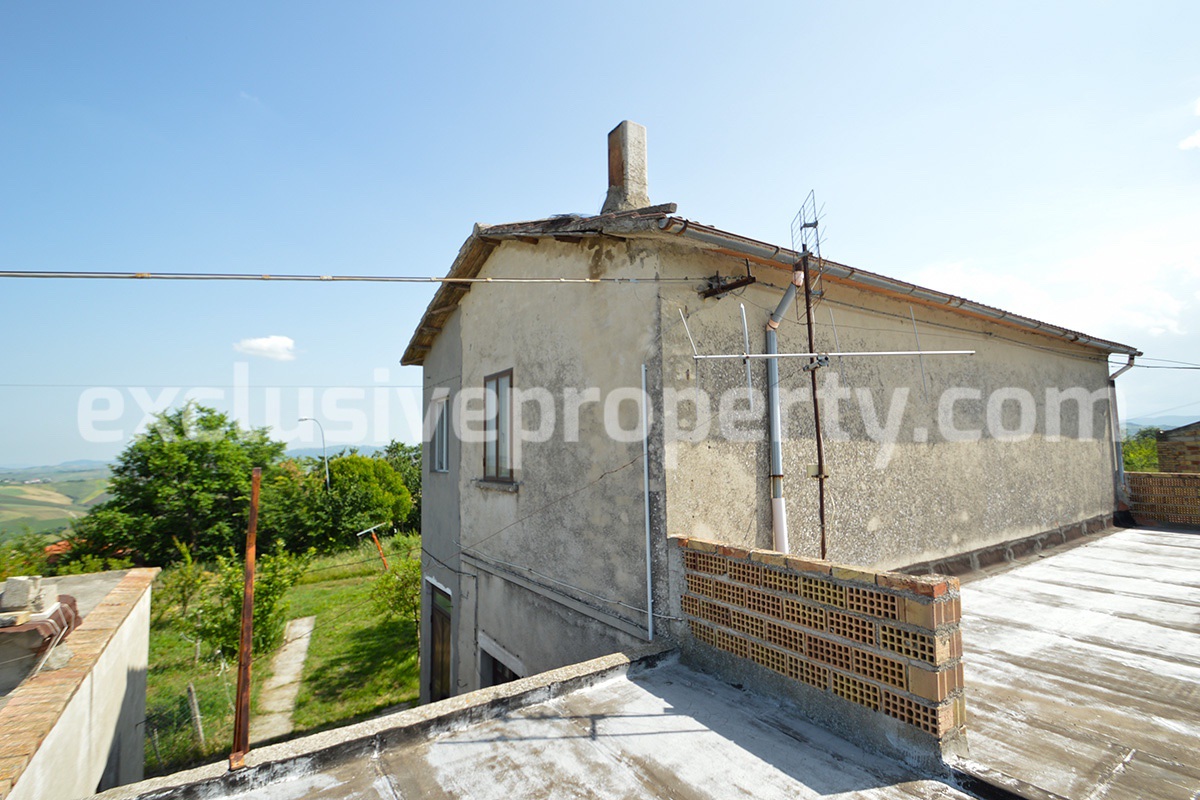 House with large terraces overlooking the sea barn and land for sale in Italy 10