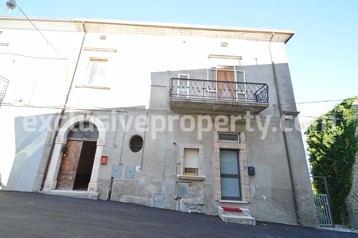 Ancient semi-detached house with garden for sale in Abruzzo 1