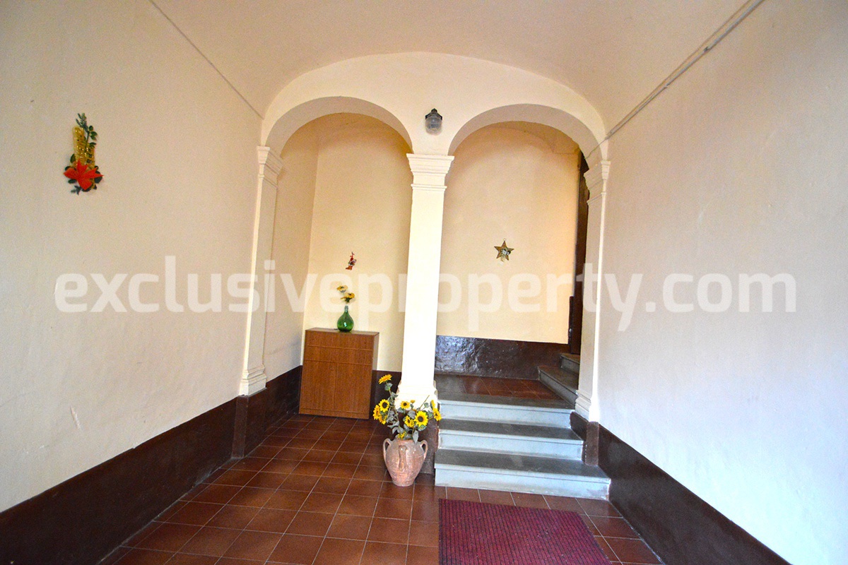 Ancient semi-detached house with garden for sale in Abruzzo 4