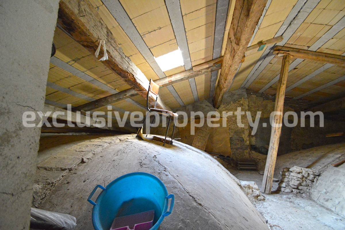 Ancient semi-detached house with garden for sale in Abruzzo 21