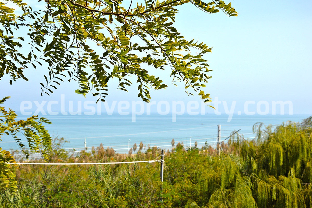 Villa a few steps from the sea with garden for sale in Italy 19