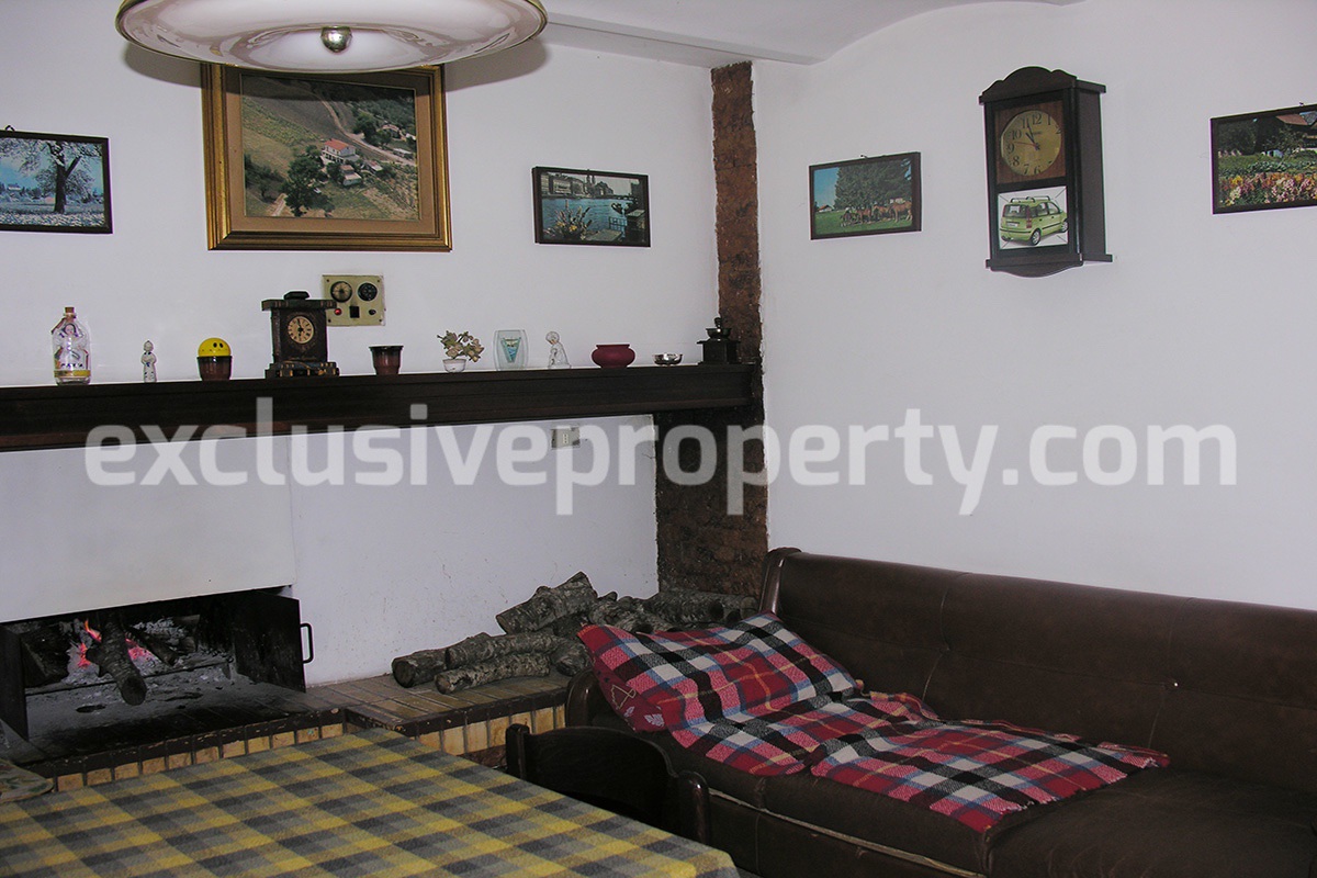 Country house in the green hills for sale in Casoli - Abruzzo