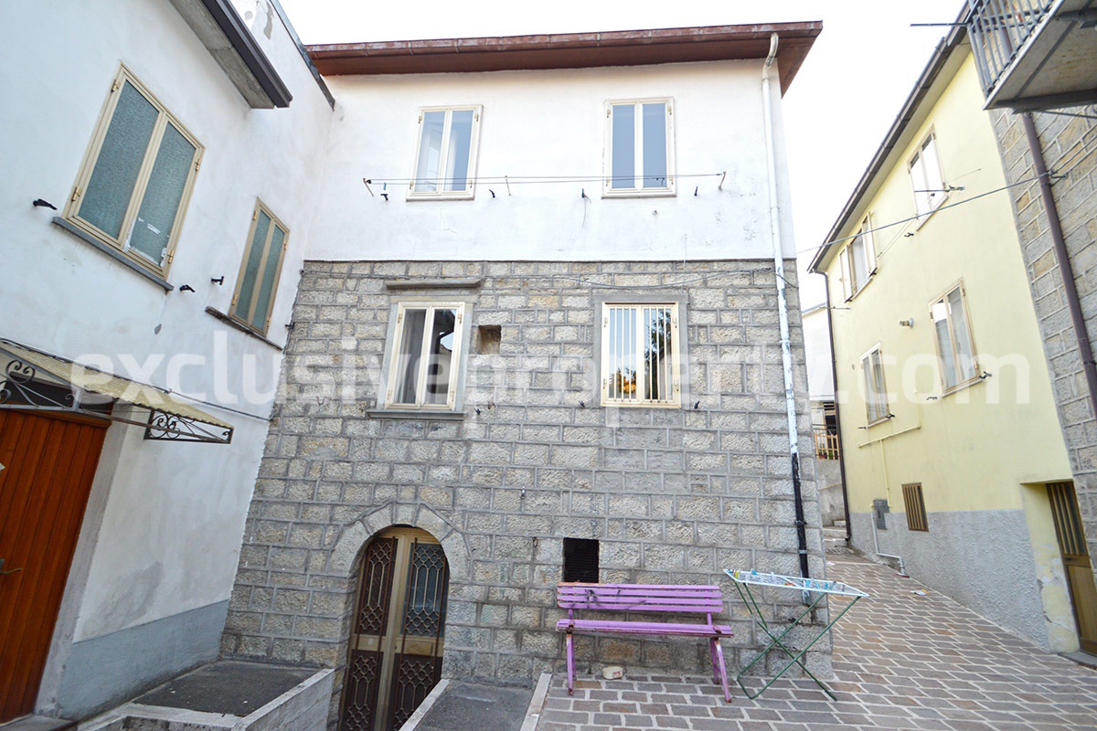 Stone house for sale in the ancient village of Castiglione Messer Marino - Abruzzo