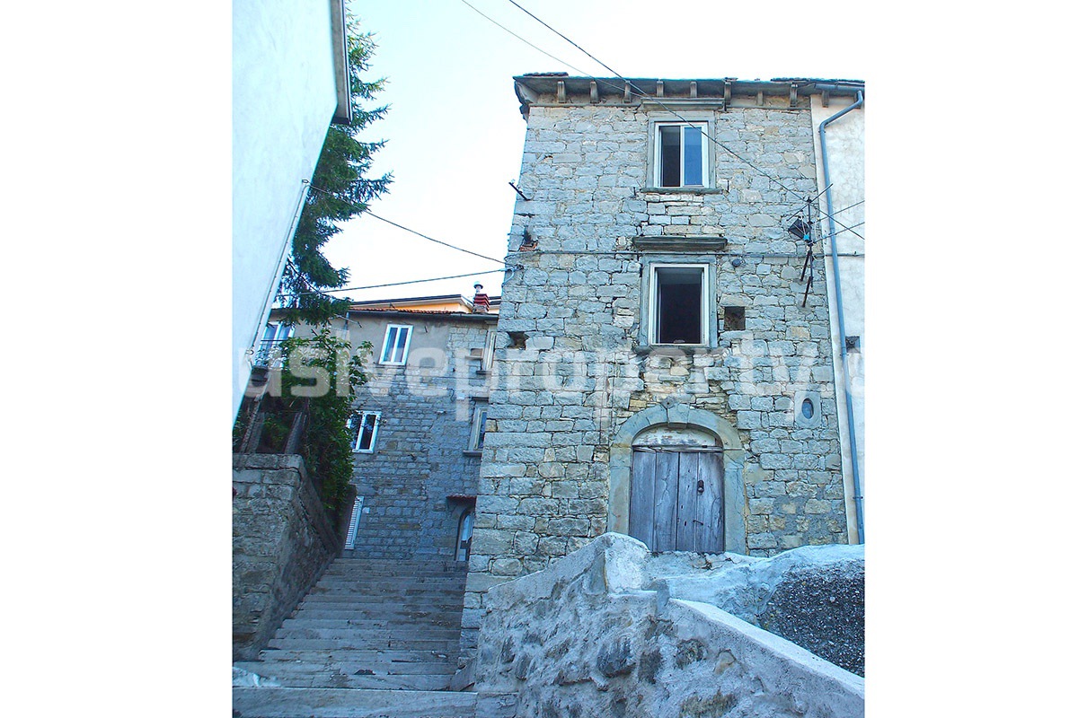 Traditional stone village house for sale in Abruzzo - Italy