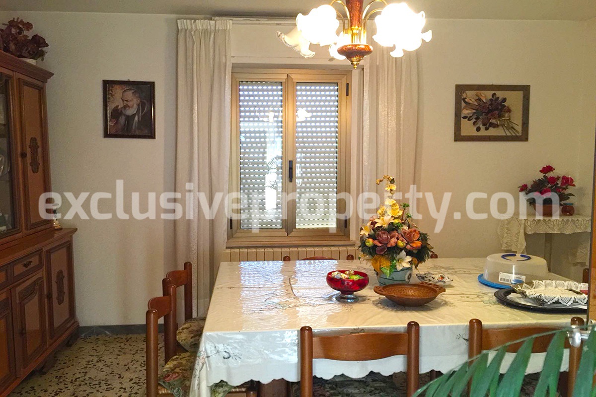 Independent house with land and olive trees for sale in the Province of Teramo 8