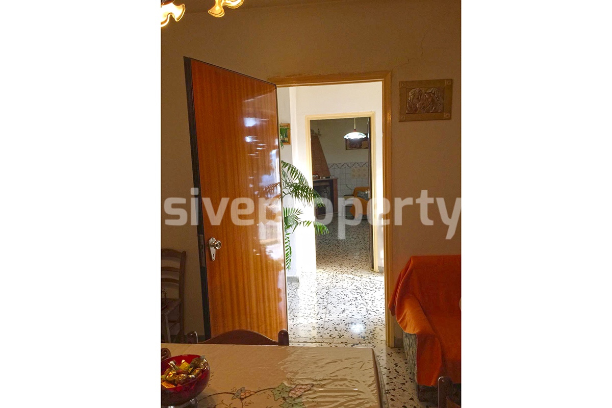 Independent house with land and olive trees for sale in the Province of Teramo 9