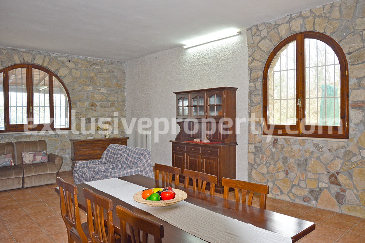 Big stone cottage with olive grove for sale in Cupello close to the sea