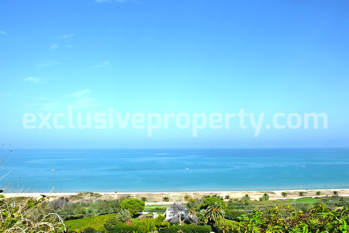 Villa a few steps from the sea with garden for sale in Italy 23