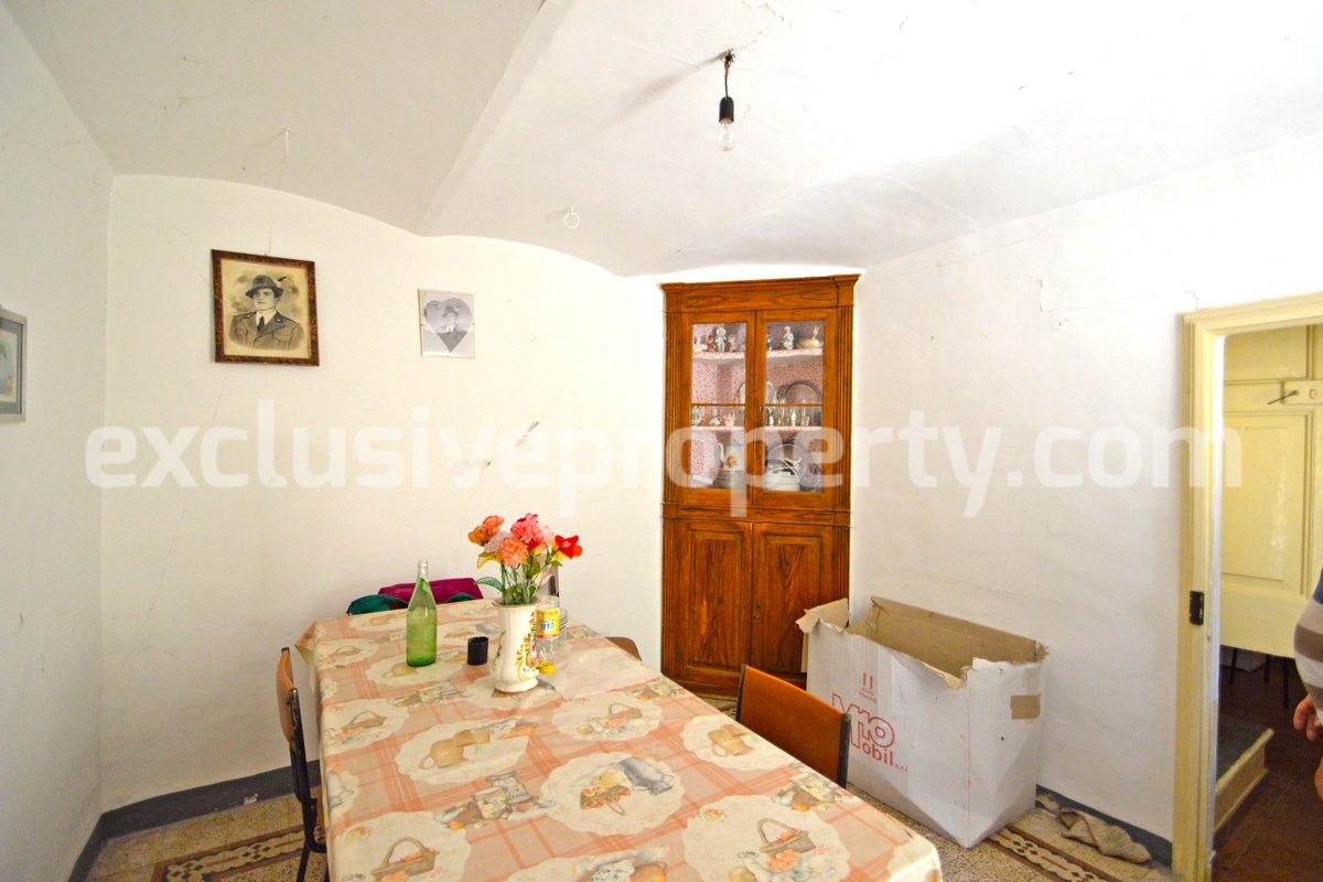 Habitable stone house with garden and hilly view for sale in Abruzzo 5