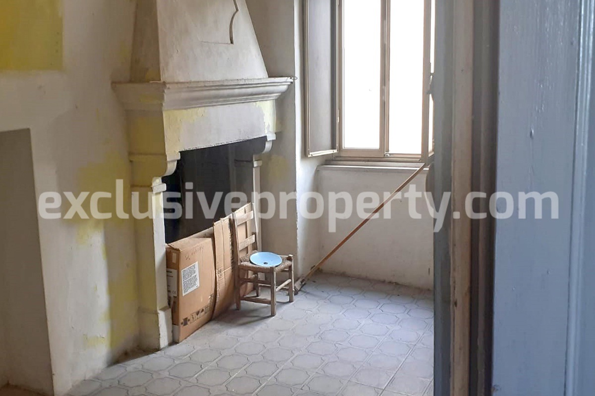 Property bargains in Italy - Property with panoramic view for sale Abruzzo