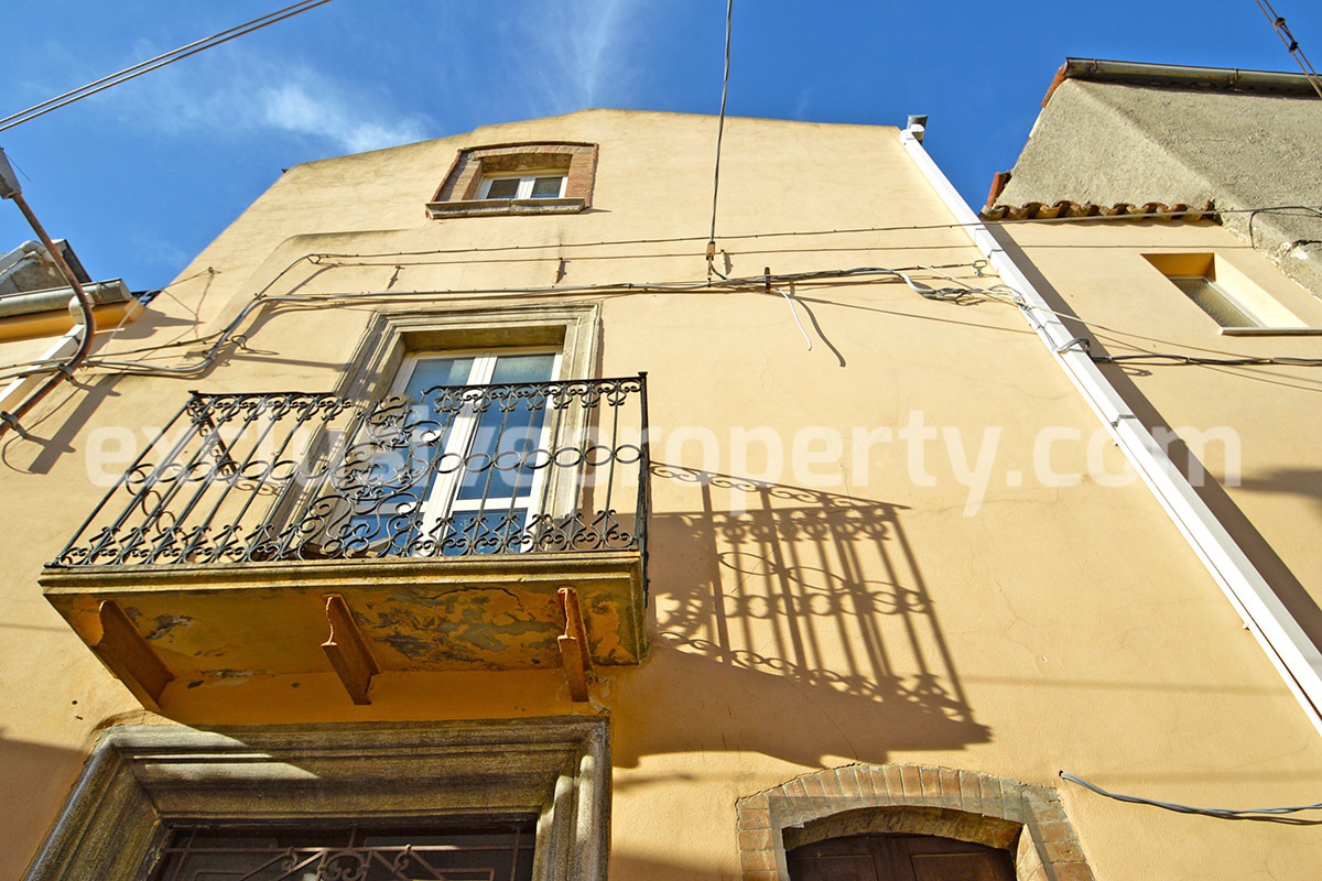 Town house with panoramic terrace for sale in Dogliola - Abruzzo