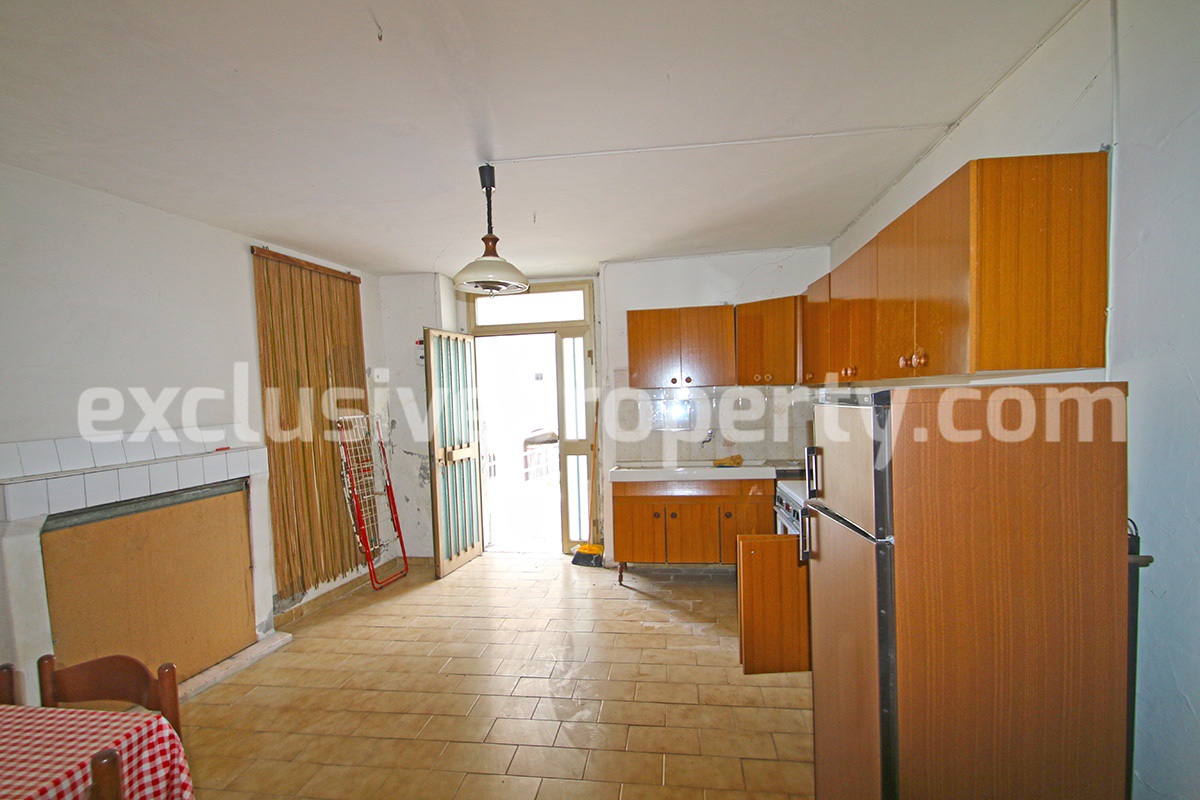 Town house with views of the hills for sale in Abruzzo - Italy 2