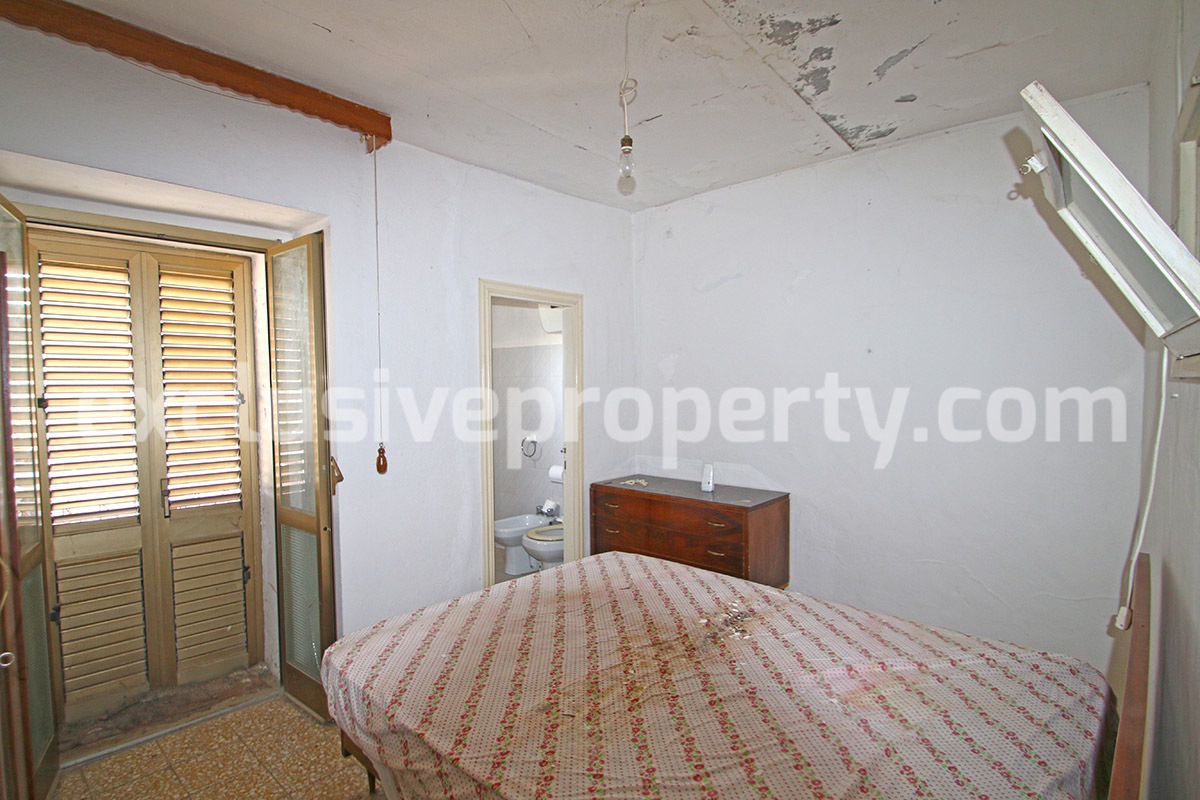 Town house with views of the hills for sale in Abruzzo - Italy 3