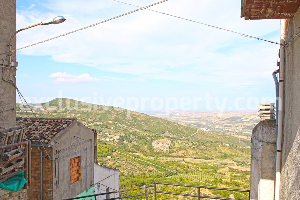 Town house with views of the hills for sale in Abruzzo - Italy 4