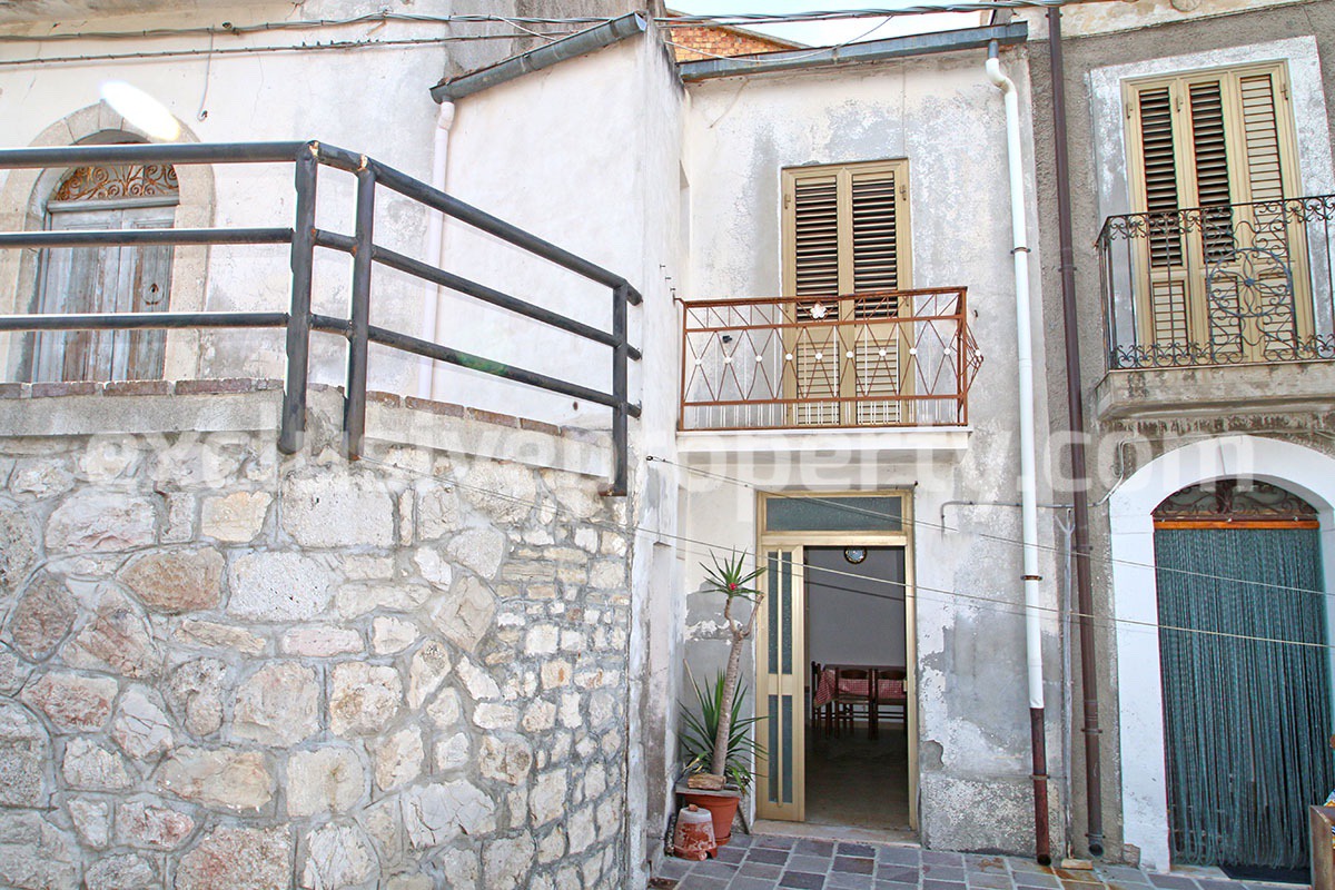 Town house with views of the hills for sale in Abruzzo - Italy 7