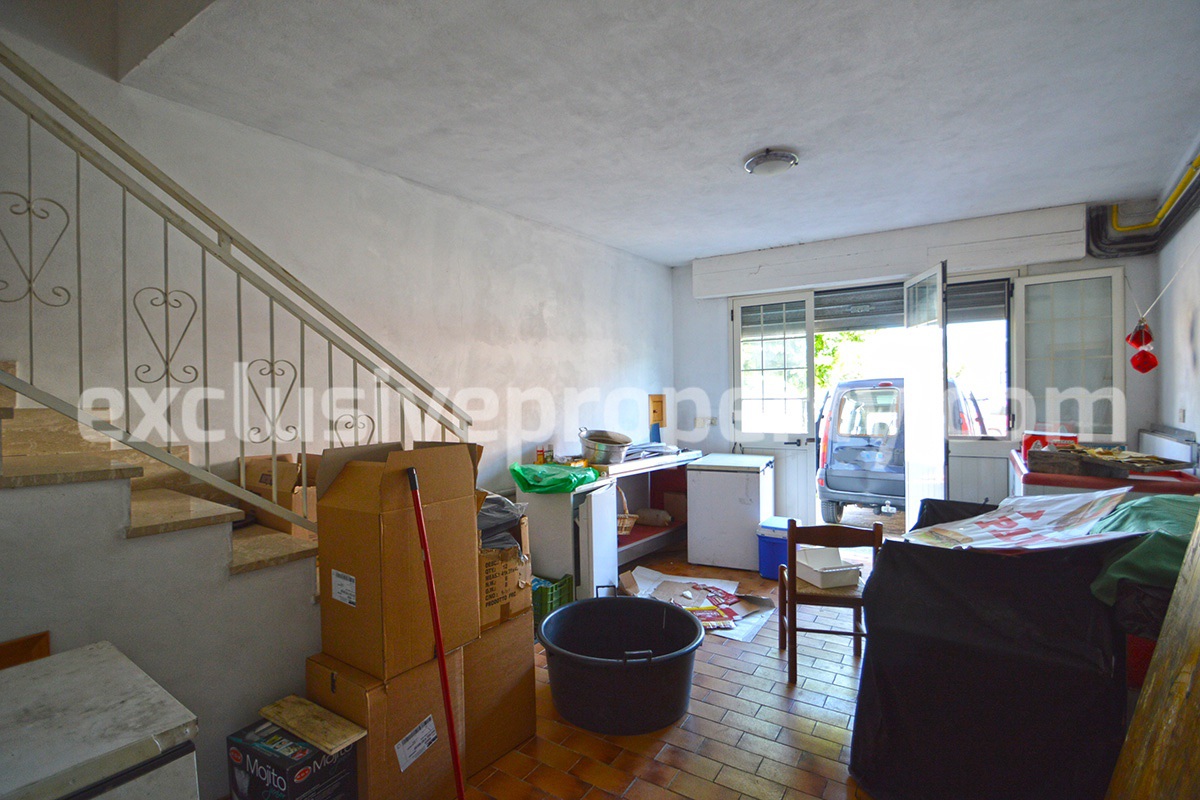 Habitable town house with garage for sale in Fraine - Abruzzo 17