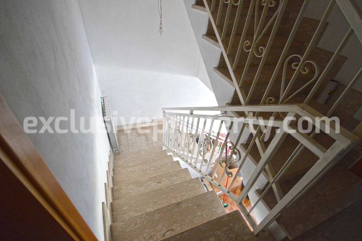 Habitable town house with garage for sale in Fraine - Abruzzo 15
