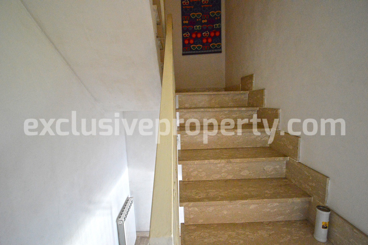 Habitable town house with garage for sale in Fraine - Abruzzo 14