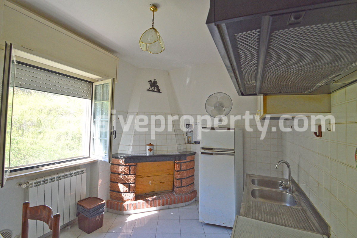 Habitable town house with garage for sale in Fraine - Abruzzo 3