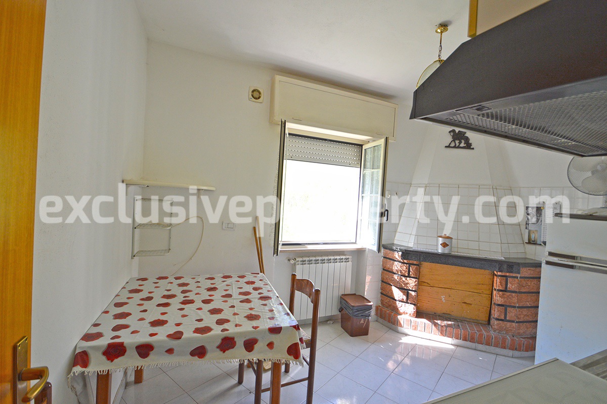 Habitable town house with garage for sale in Fraine - Abruzzo 4