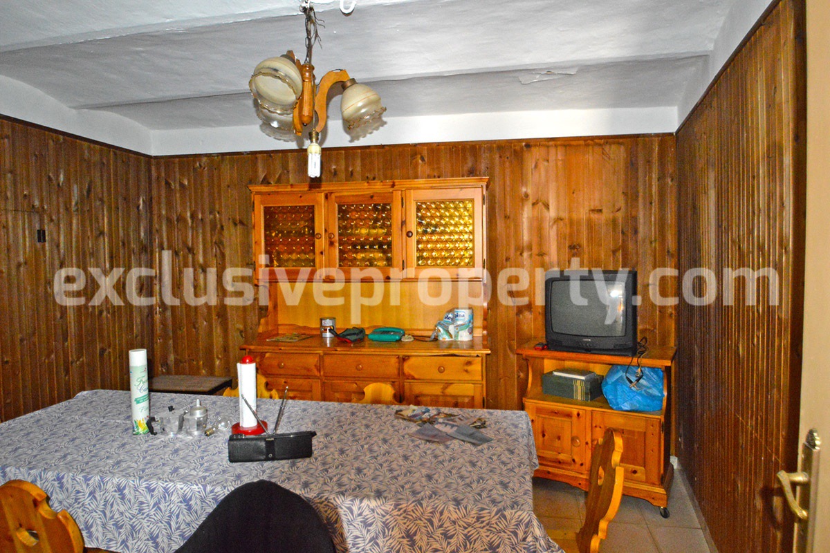 Habitable house with three bedrooms and cellar for sale in Abruzzo
