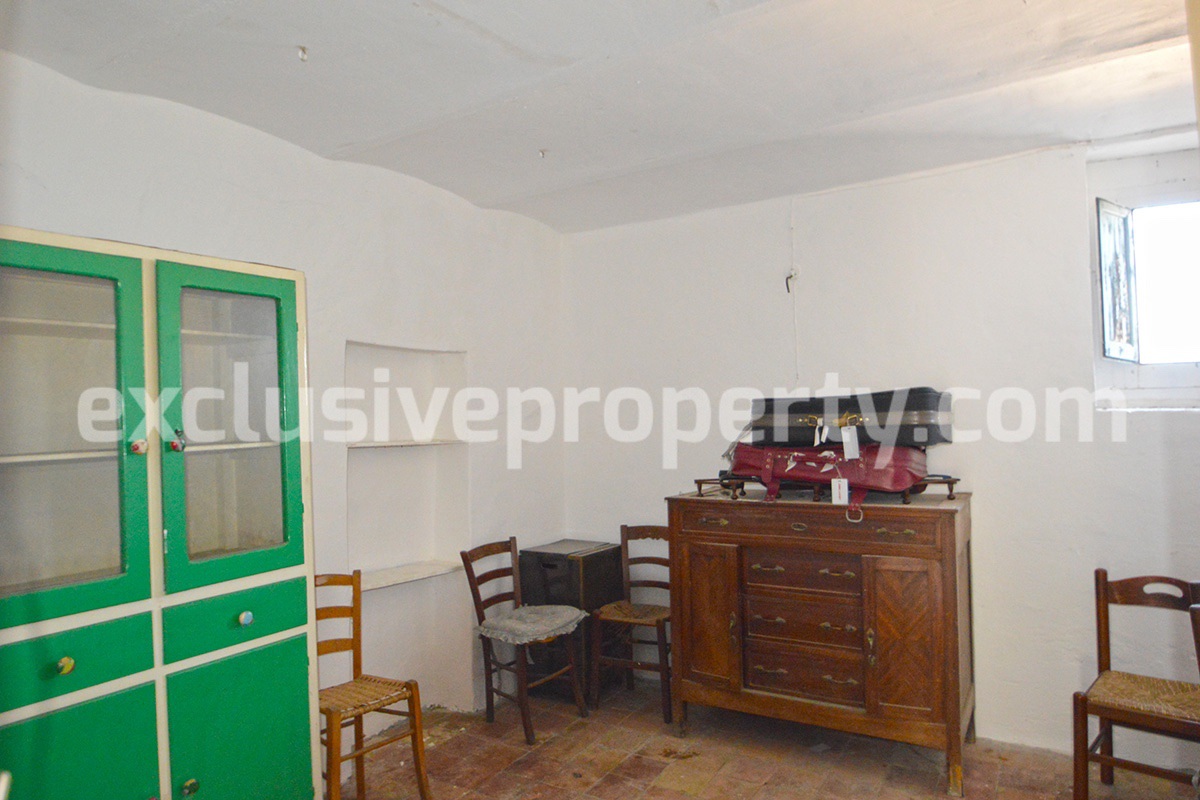 Habitable house with three bedrooms and cellar for sale in Abruzzo