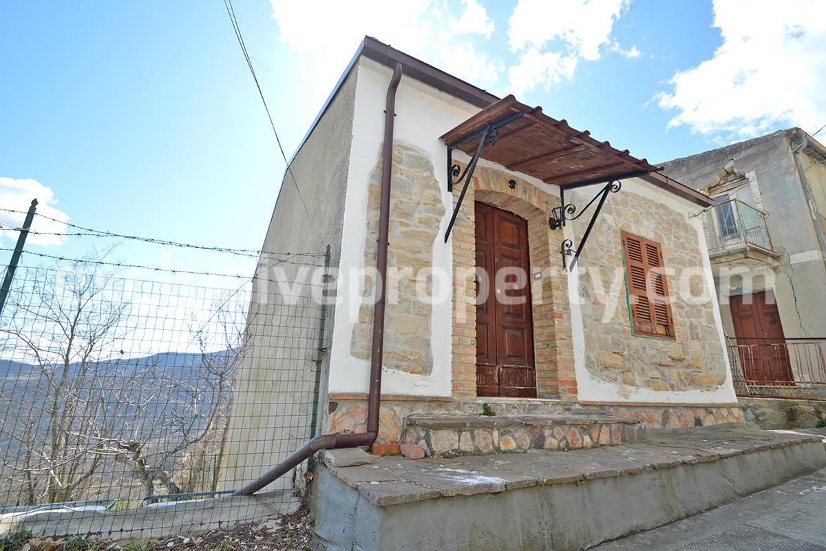House with two bedrooms and garden for sale in Abruzzo - Fraine 1