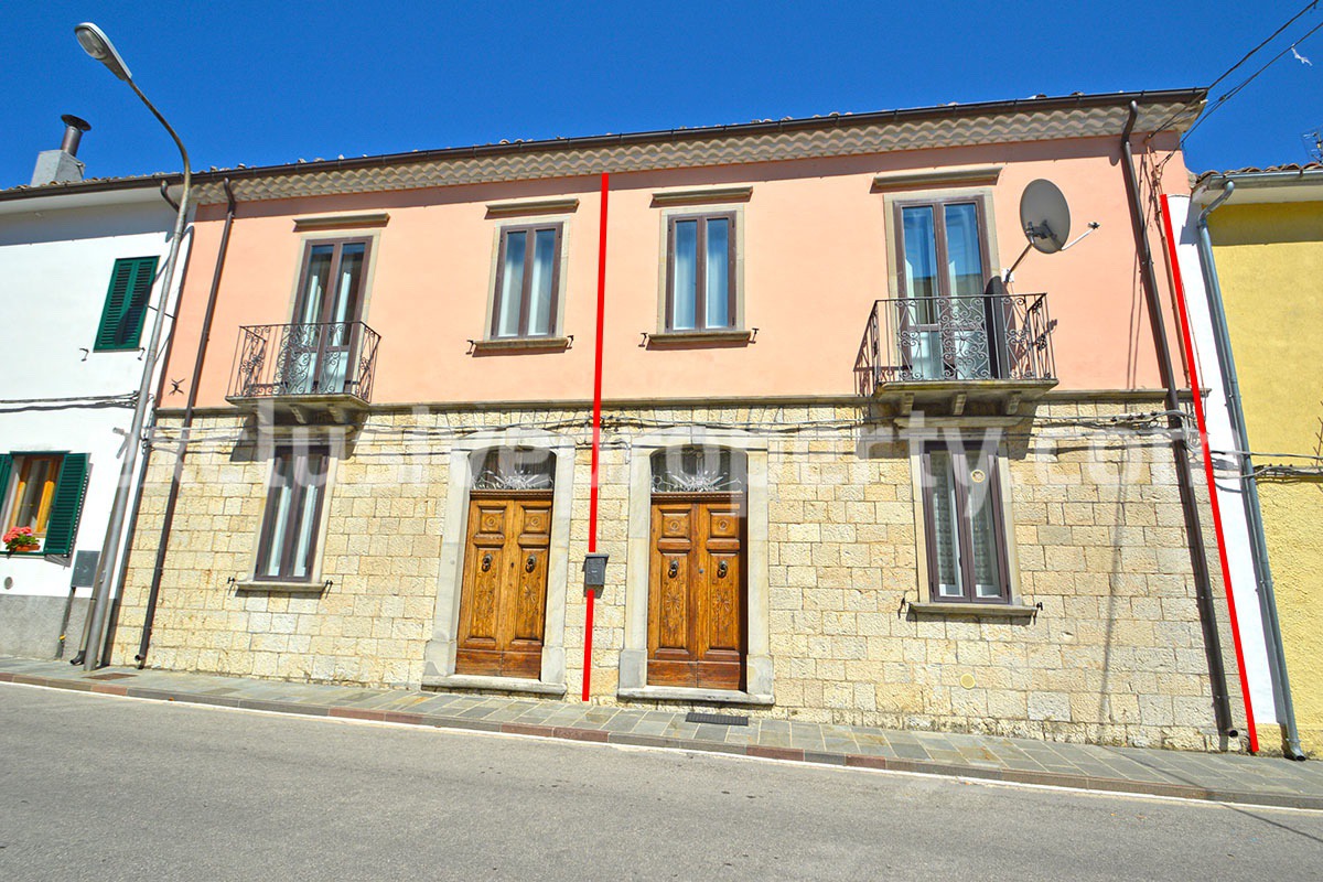 Habitable old property with garage for sale in Abruzzo - Fraine 1