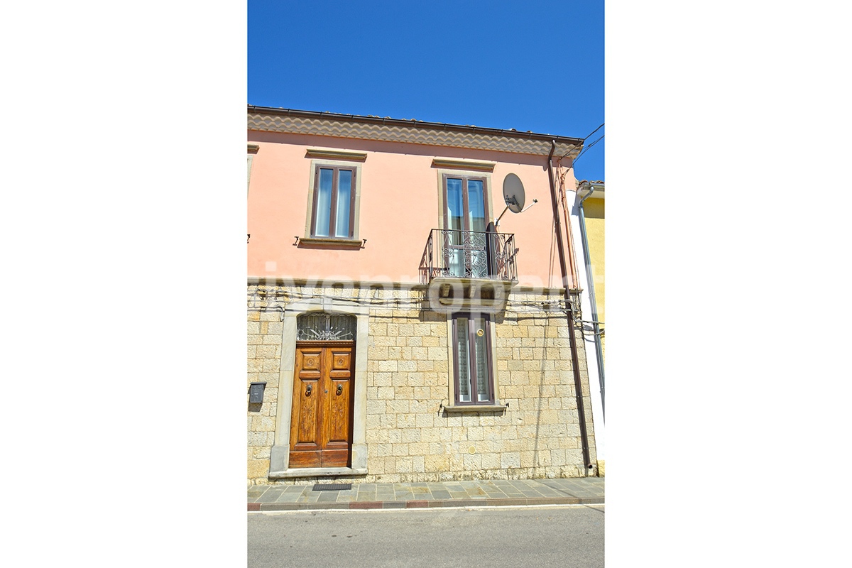 Habitable old property with garage for sale in Abruzzo - Fraine 2