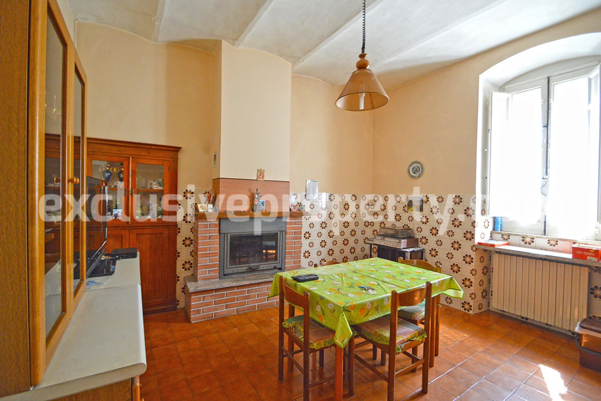 Habitable old property with garage for sale in Abruzzo - Fraine 6