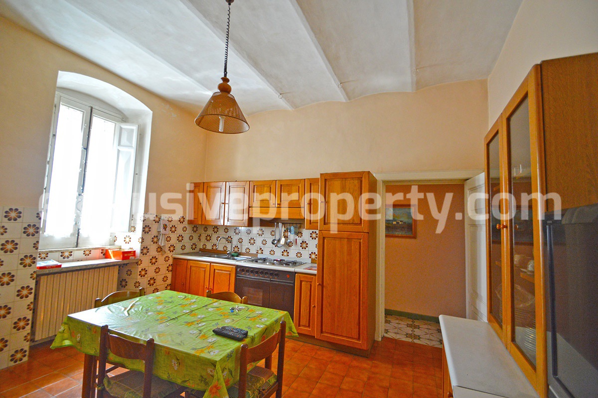 Habitable old property with garage for sale in Abruzzo - Fraine 7