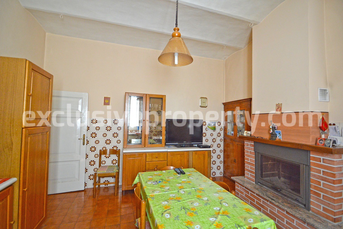 Habitable old property with garage for sale in Abruzzo - Fraine 8