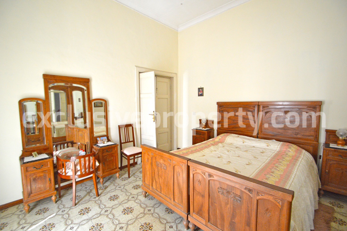 Habitable old property with garage for sale in Abruzzo - Fraine