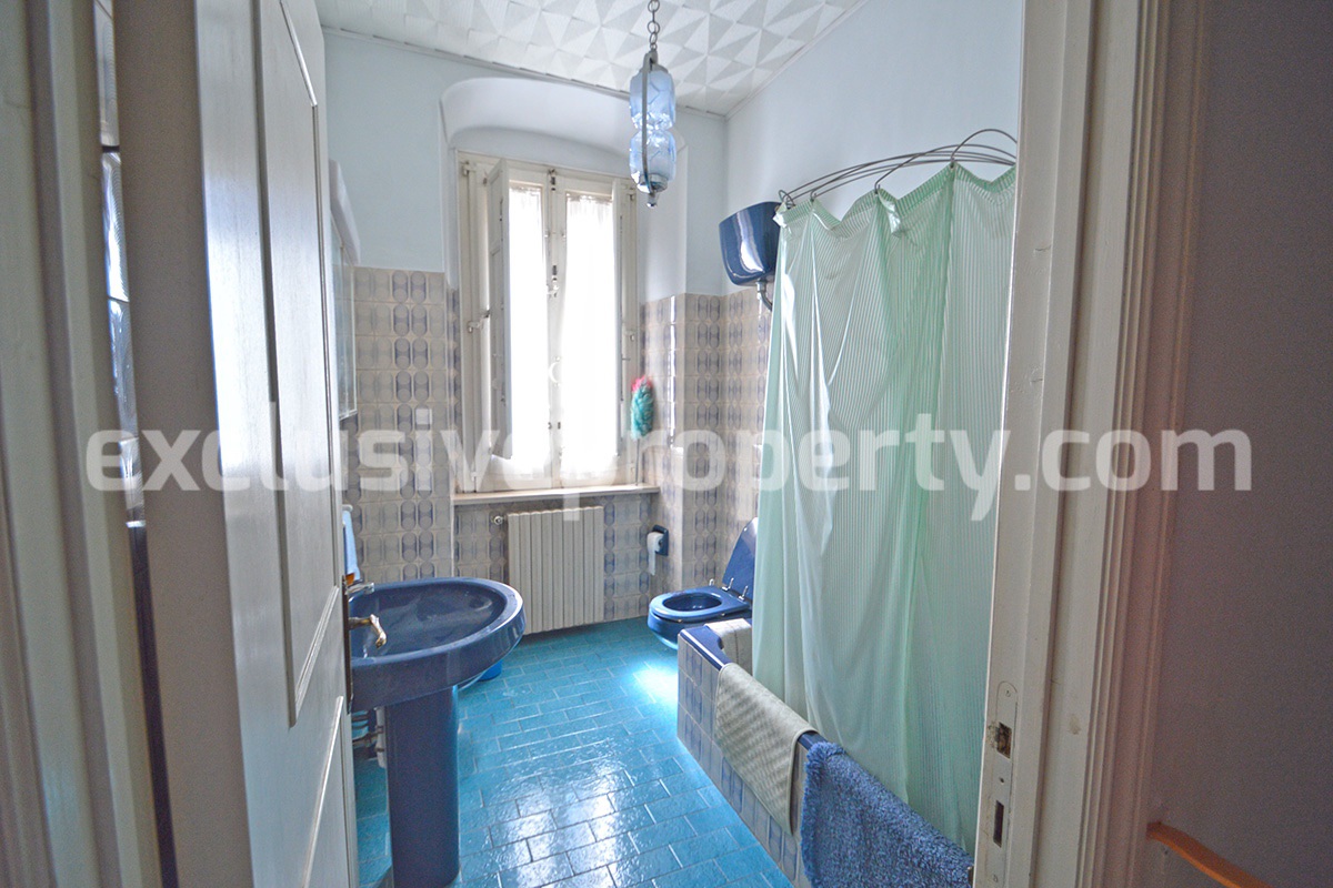 Habitable old property with garage for sale in Abruzzo - Fraine 17