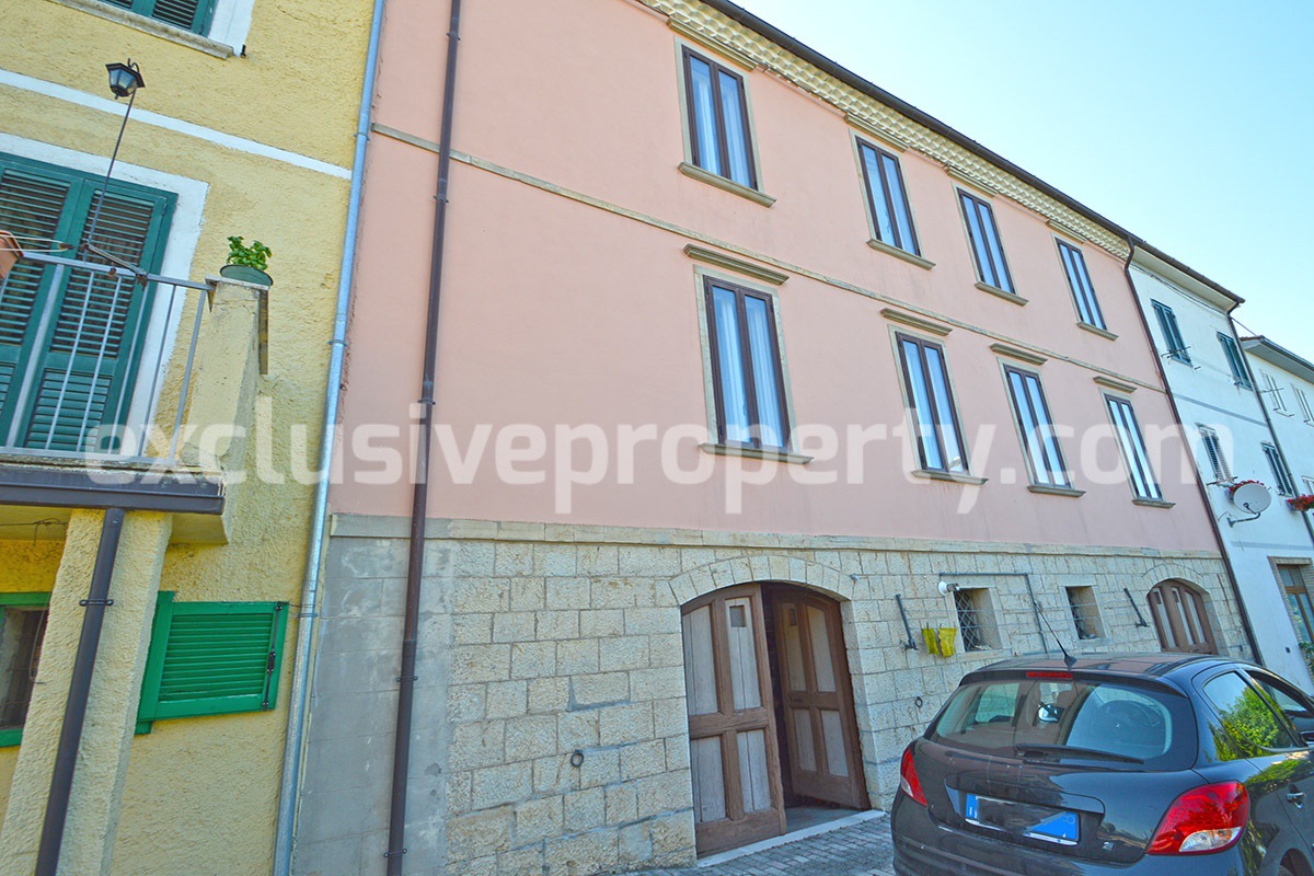 Habitable old property with garage for sale in Abruzzo - Fraine 19