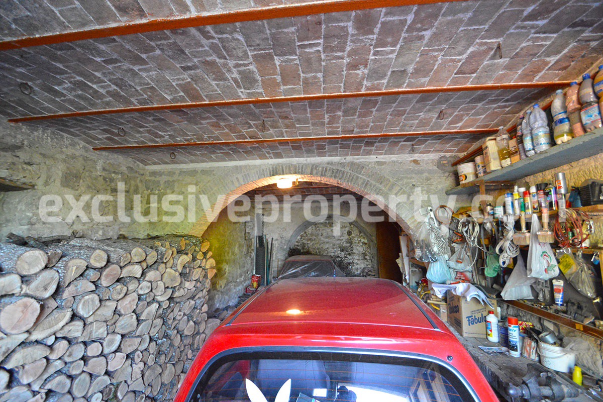 Habitable old property with garage for sale in Abruzzo - Fraine 21